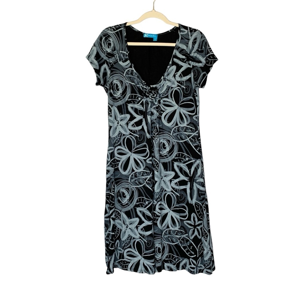 Fresh Produce gray floral Emma dress with ruched vneck. EUC Size M